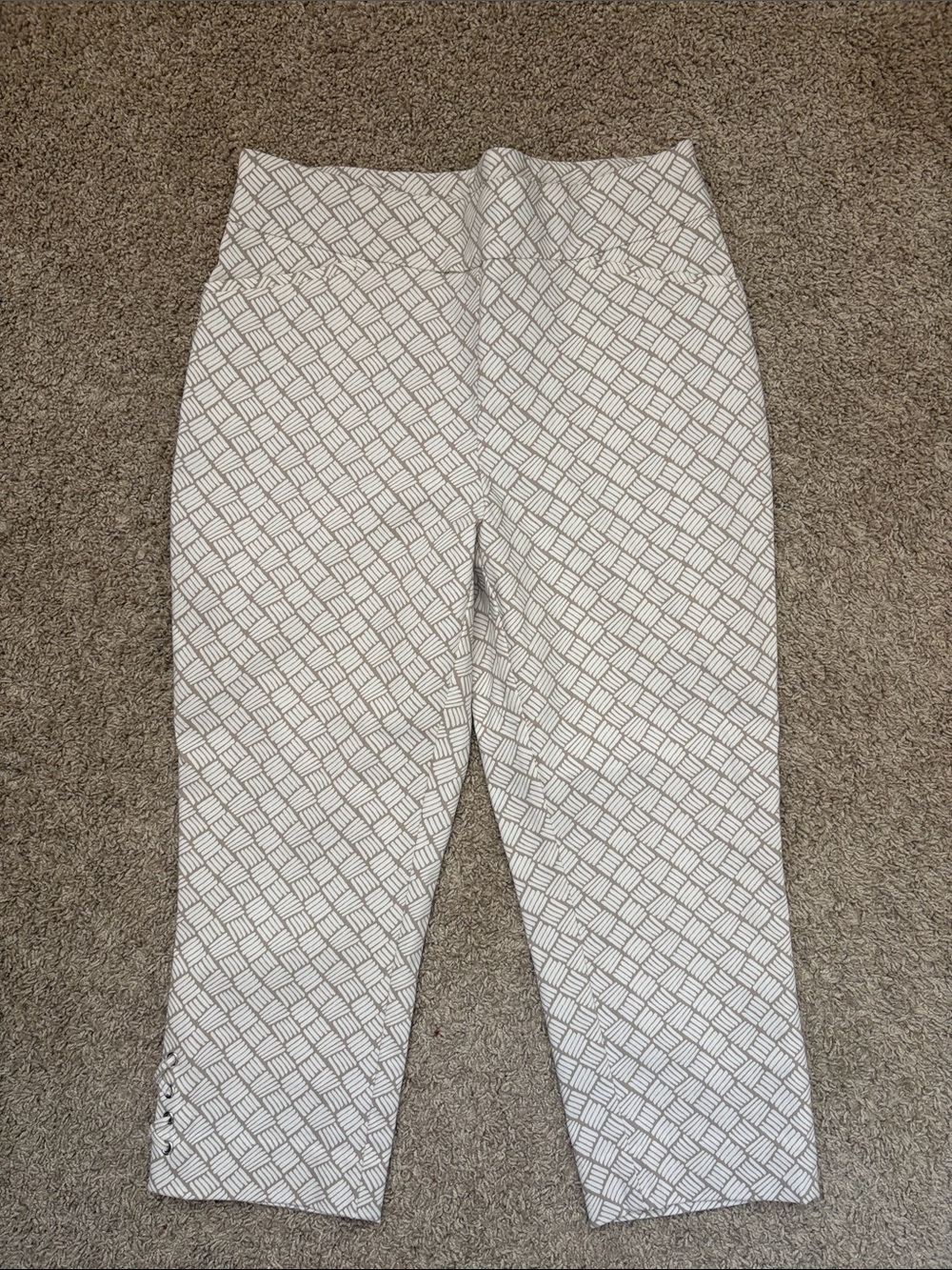 Chico's White and Gray Cropped Geometric Ponte Pants